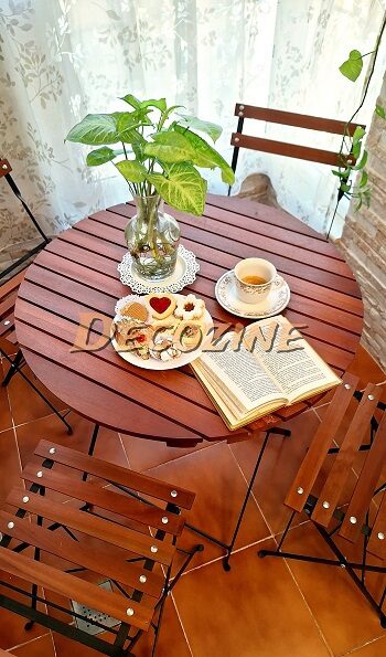 طاولة وكراسي قابلة للطي من خشب السابيلي – أناقة، متانة، وعملية في كل مكان - اختر عدد الكراسي المناسب - الصورة 3